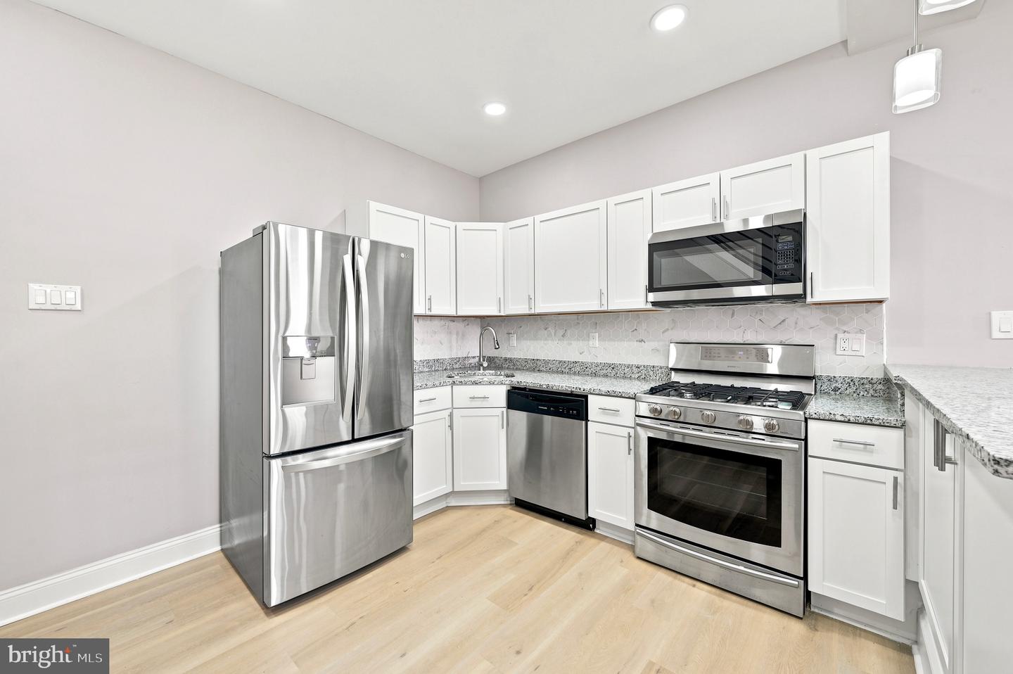 3105 N Chadwick St Property Photo 5