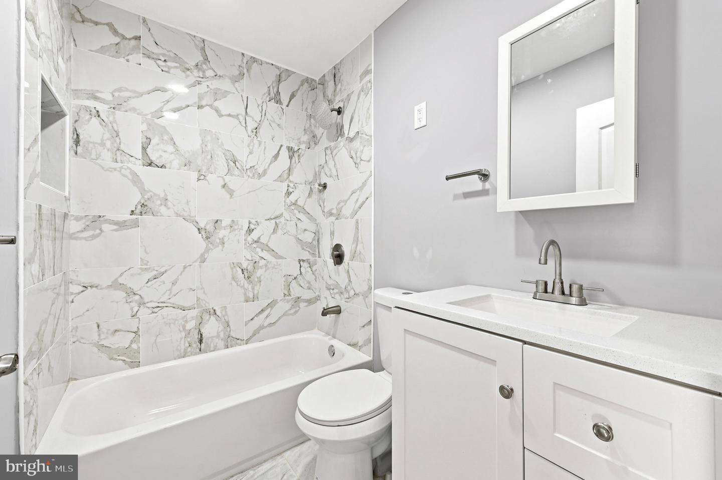 3105 N Chadwick St Property Photo 9