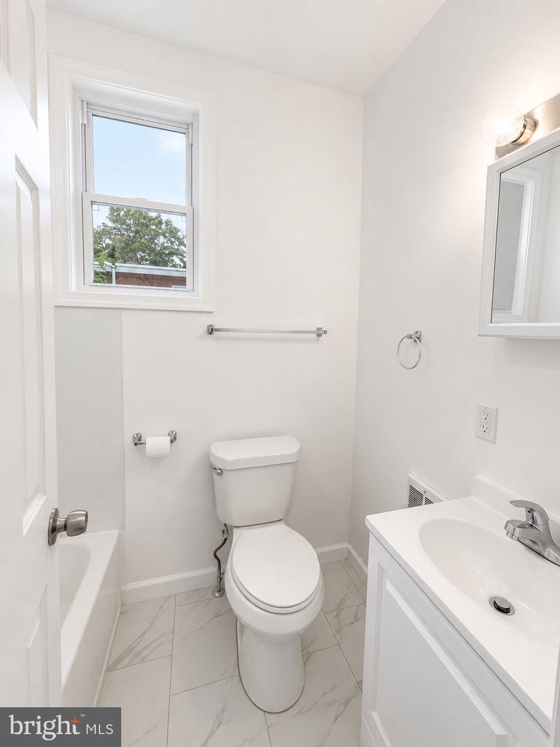 2338 N Gratz St Property Photo 7