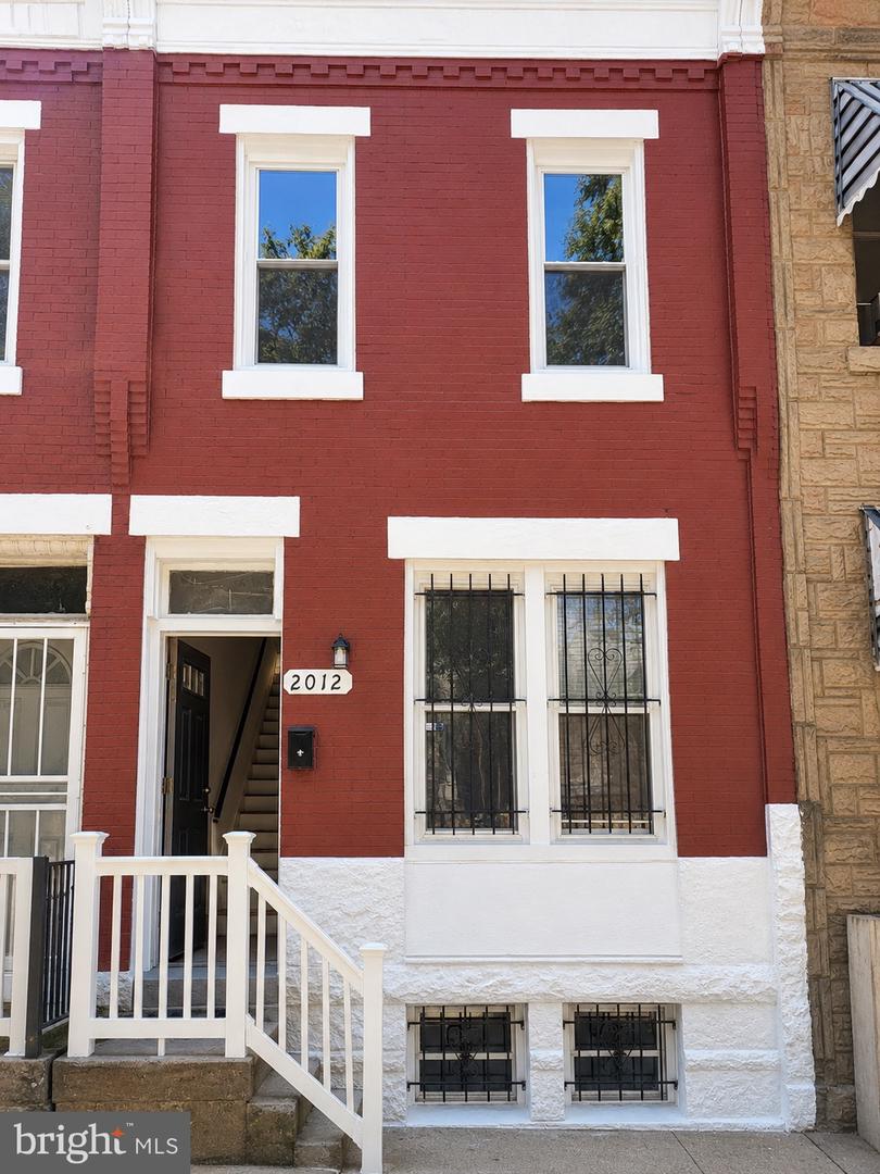 2012 W HAGERT ST Property Photo 1