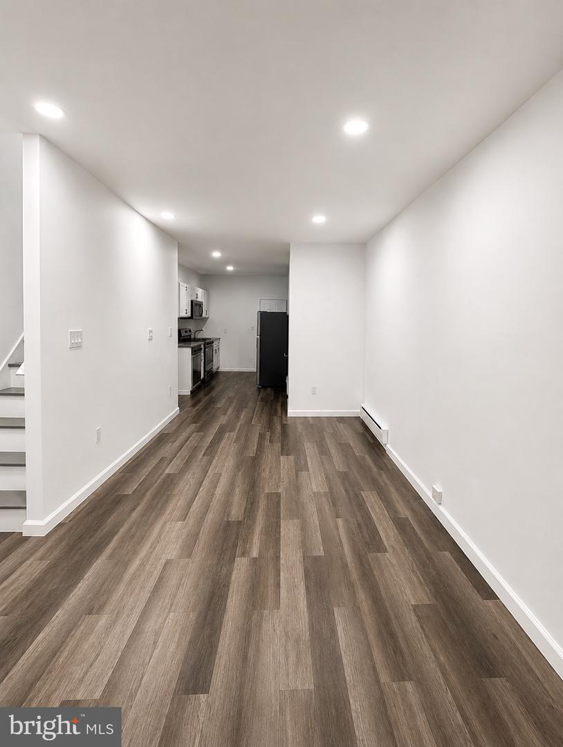 2012 W Hagert St Property Photo 4