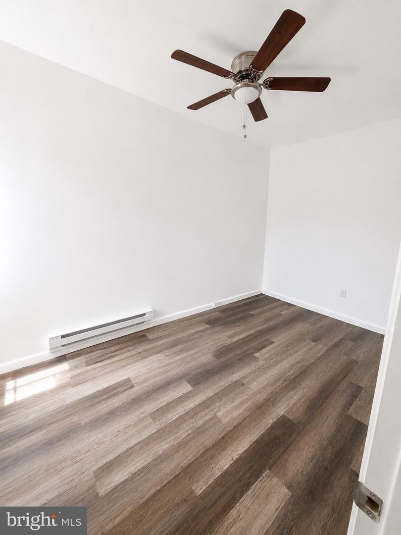 2012 W Hagert St Property Photo 8