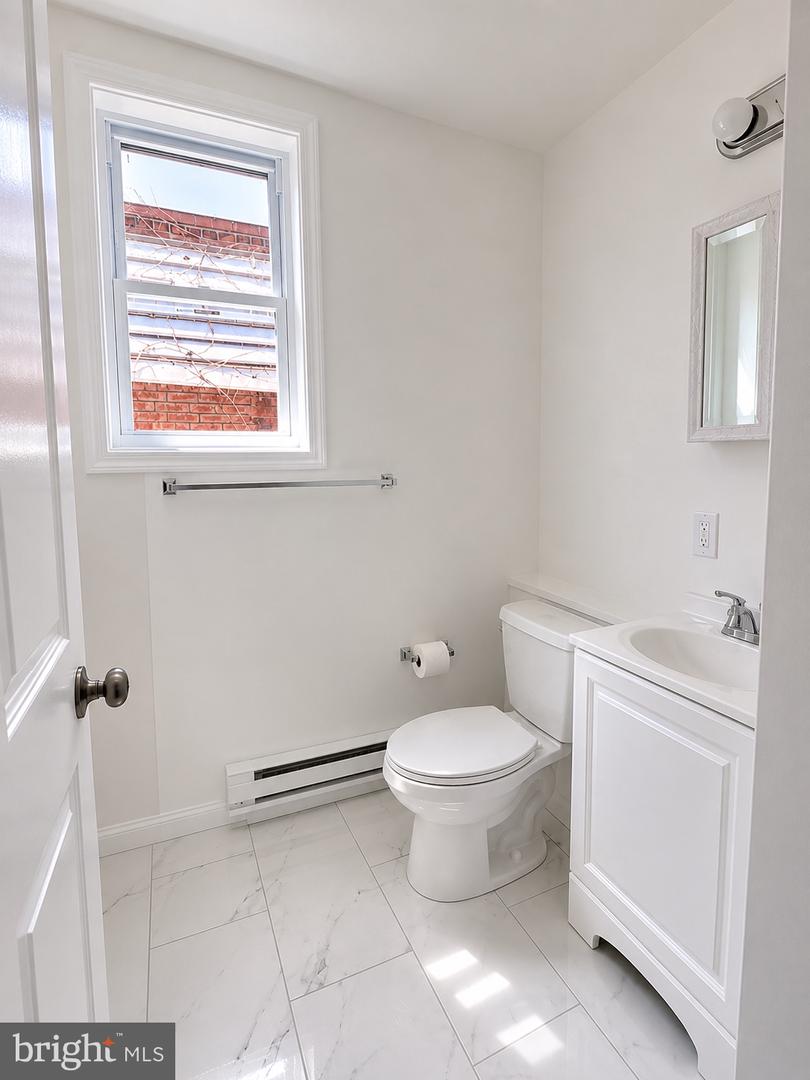 2012 W Hagert St Property Photo 10