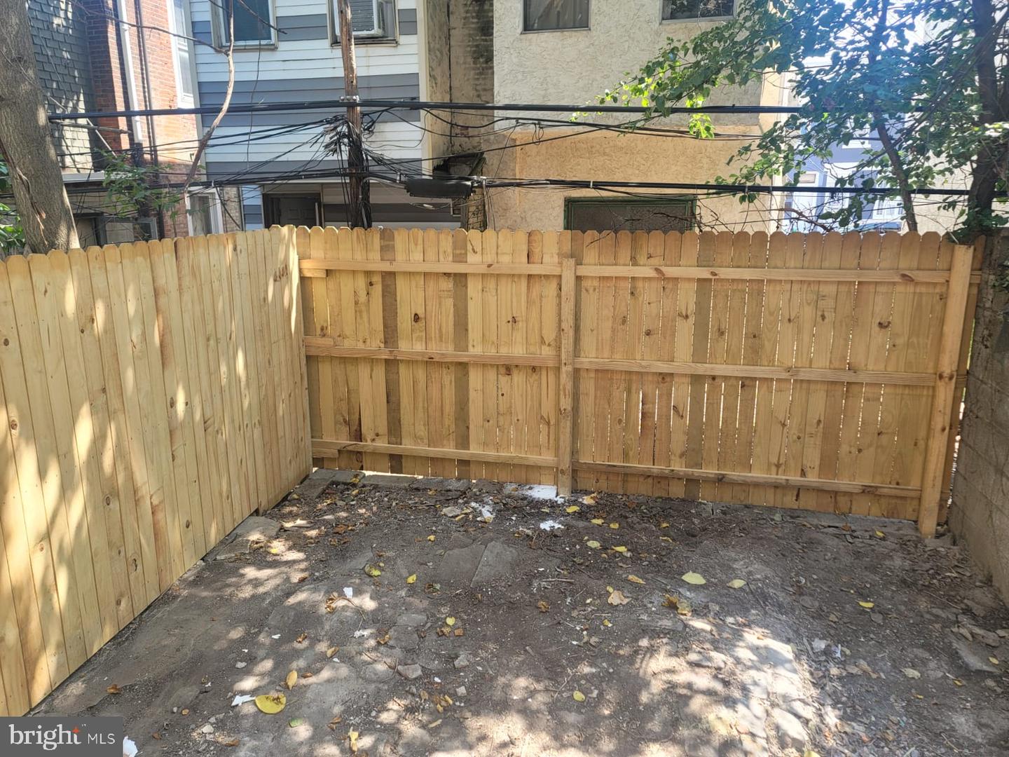 2012 W Hagert St Property Photo 11