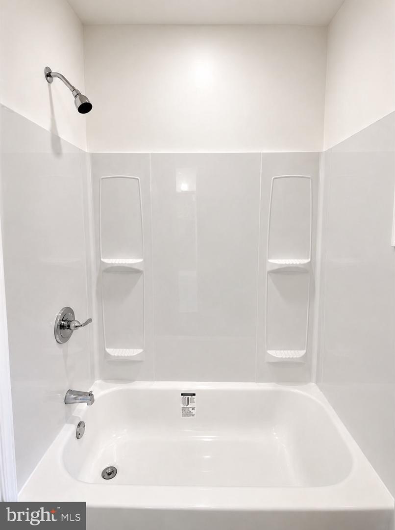 2012 W Hagert St Property Photo 12
