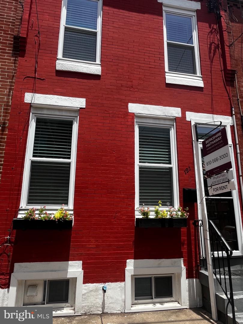 121 MERCY ST Property Photo 1