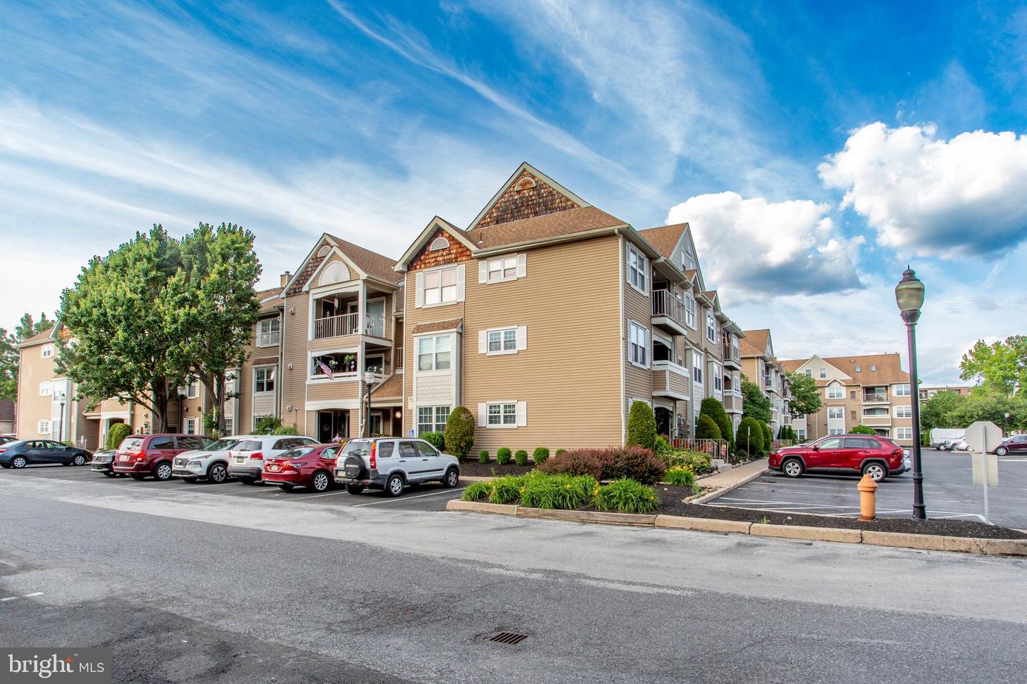 73305 Delaire Landing Rd #305 Property Photo 1