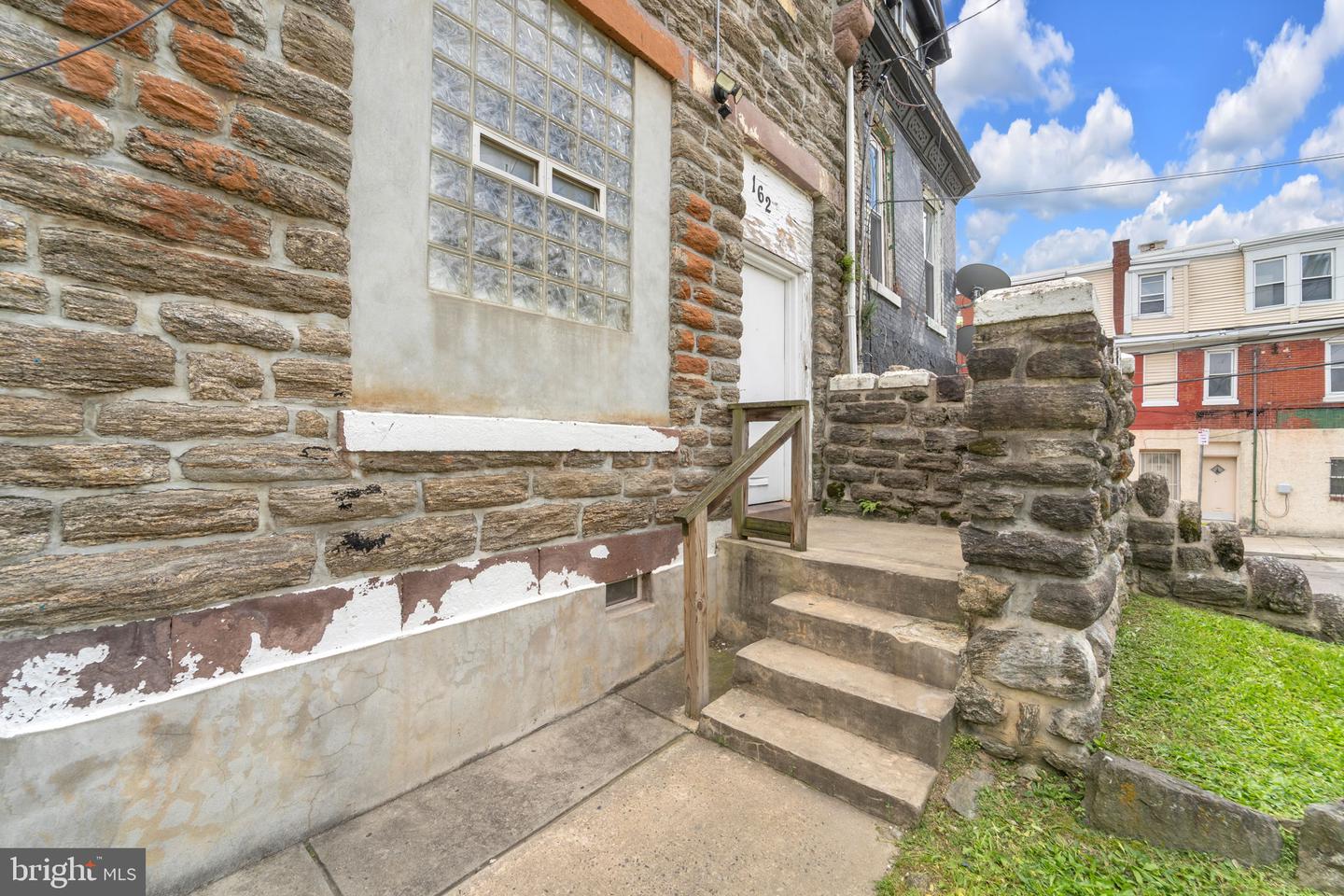 162 W Manheim St Property Photo 3