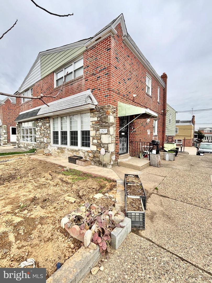 1827 Arnold St Property Photo 1