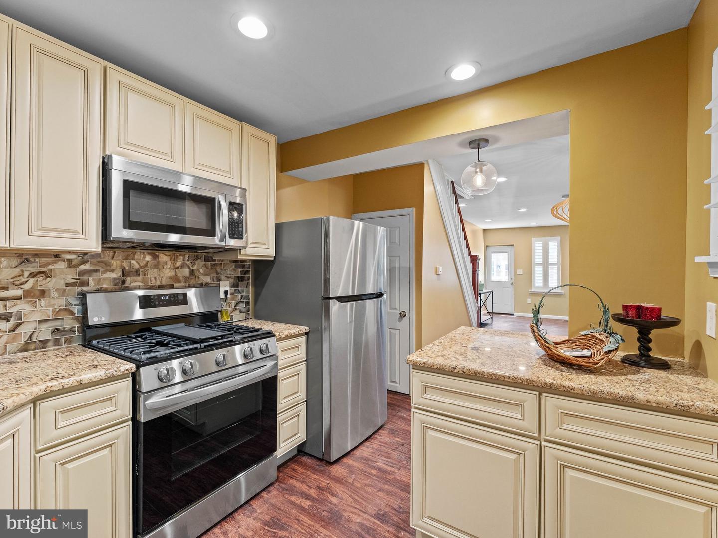 2423 Madison Sq Property Photo 6