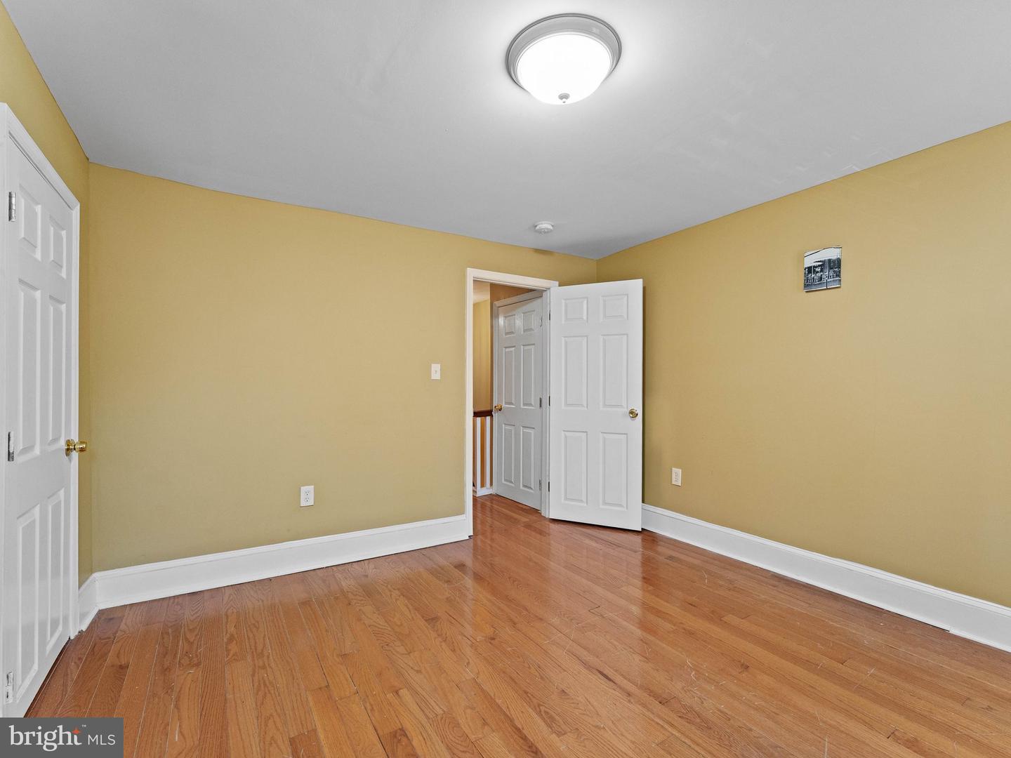 2423 Madison Sq Property Photo 8