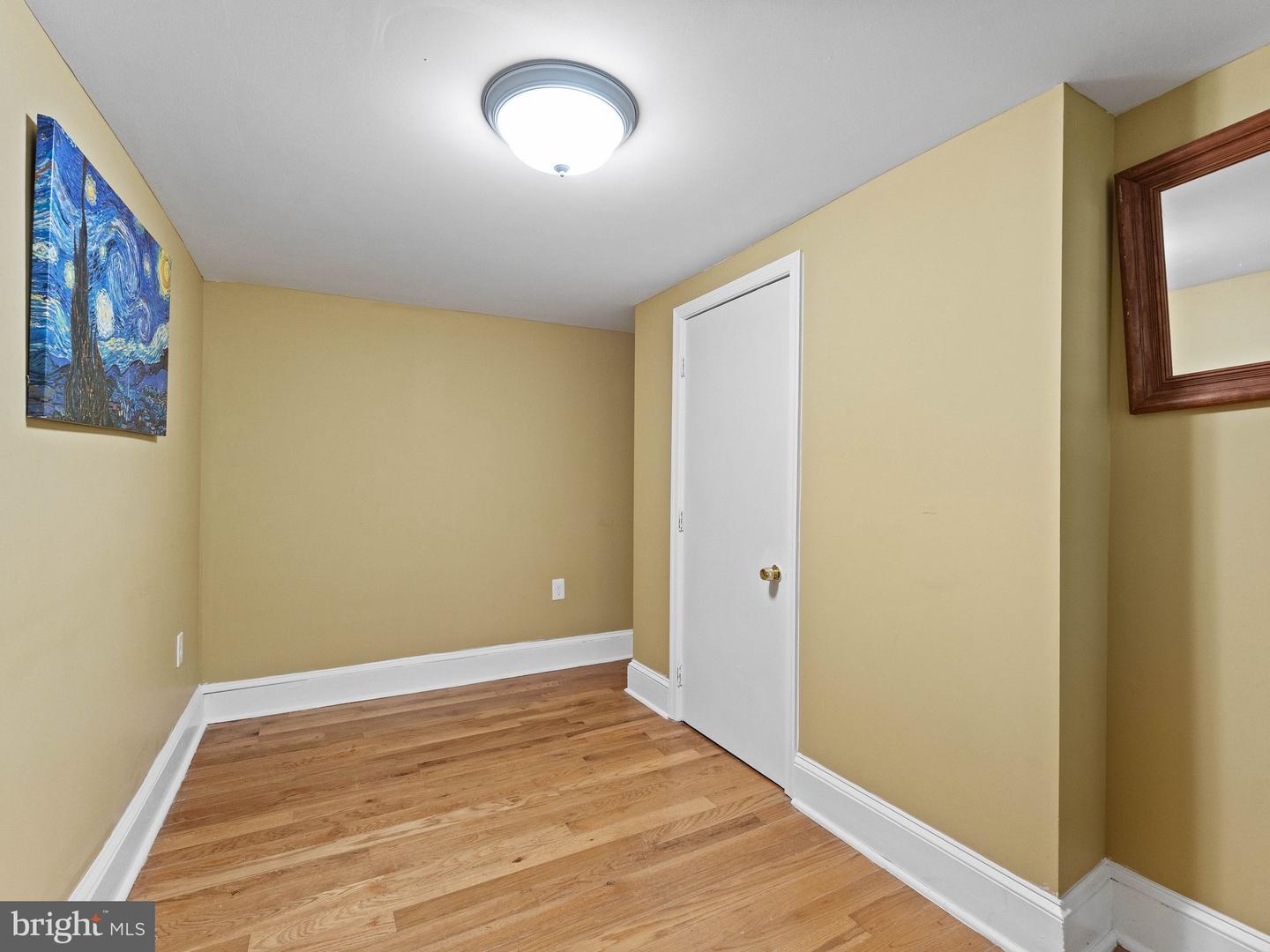 2423 Madison Sq Property Photo 9