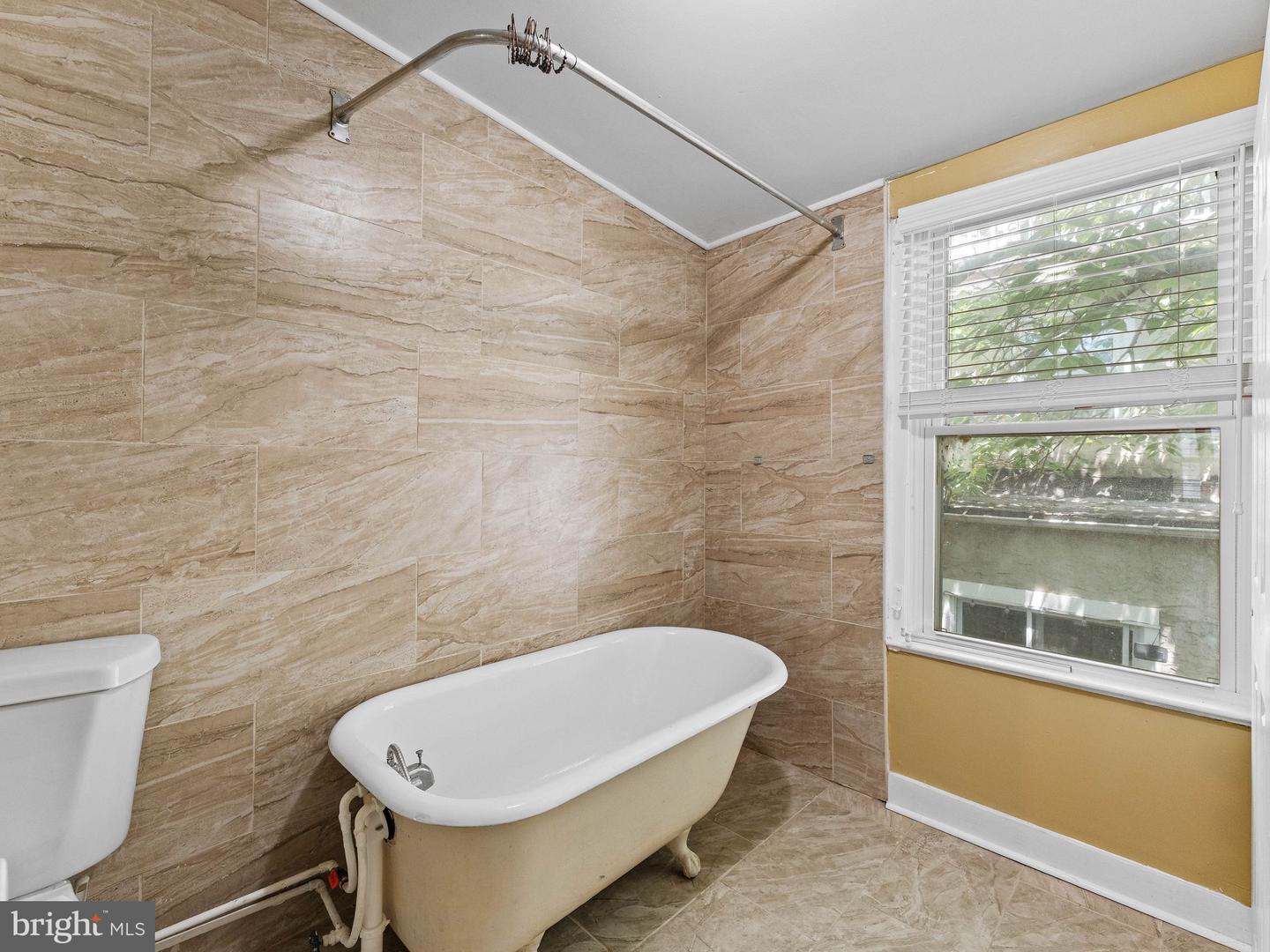2423 Madison Sq Property Photo 10