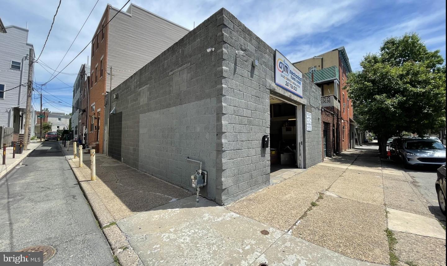 203 Moore St Property Photo 2