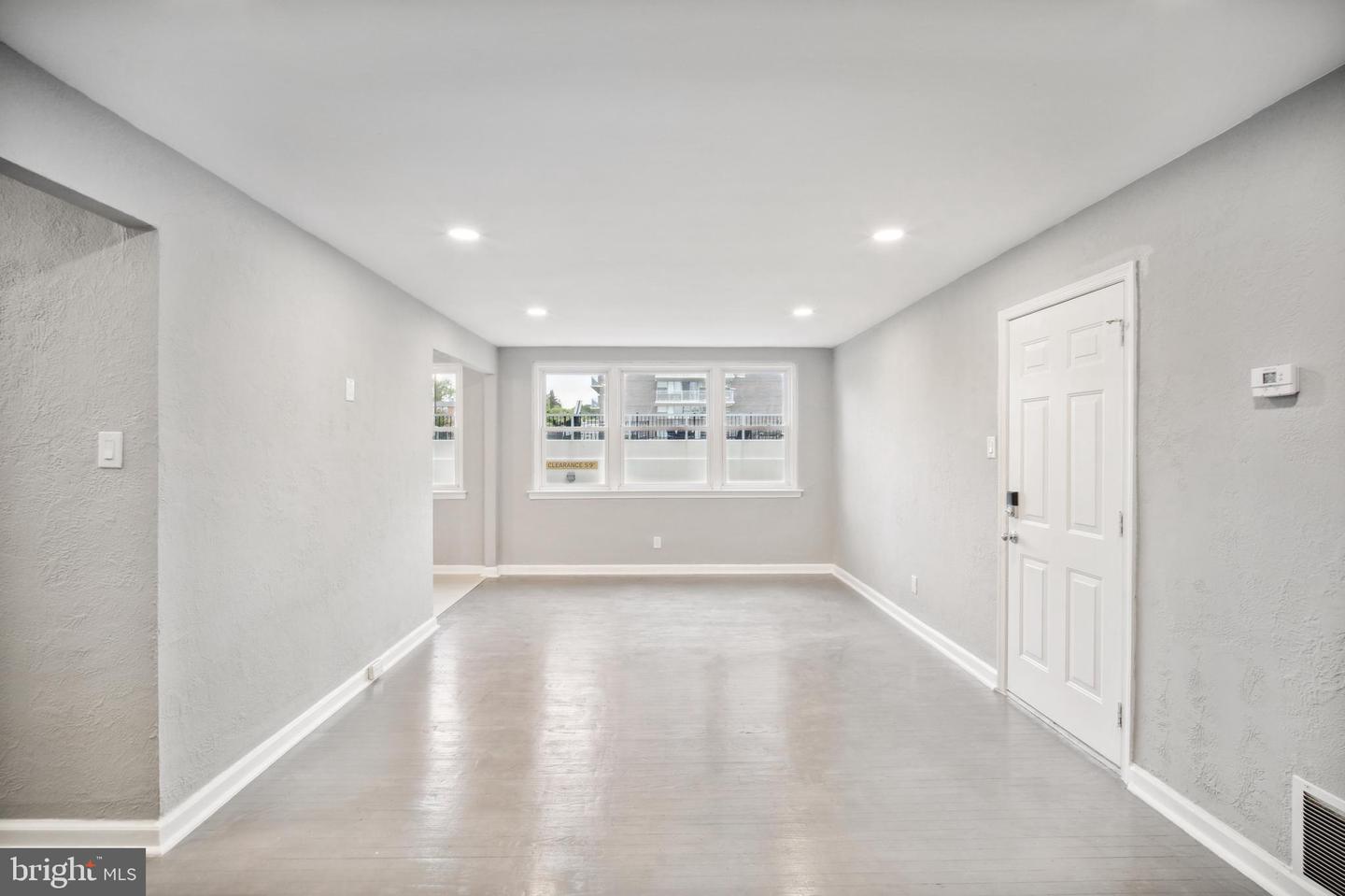2137 BRYN MAWR AVE #3R Property Photo 1