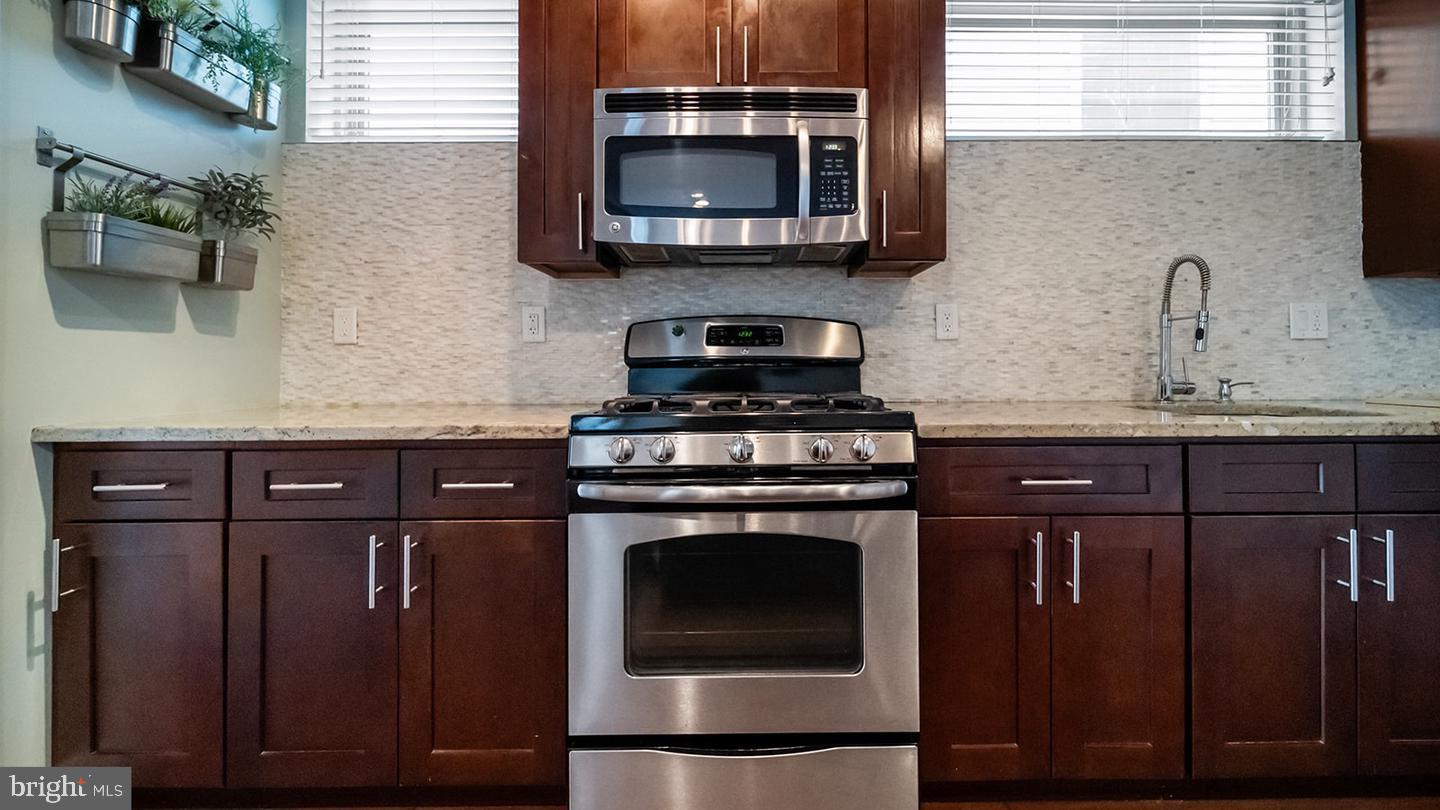 906 N 16th St #3r Property Photo 7