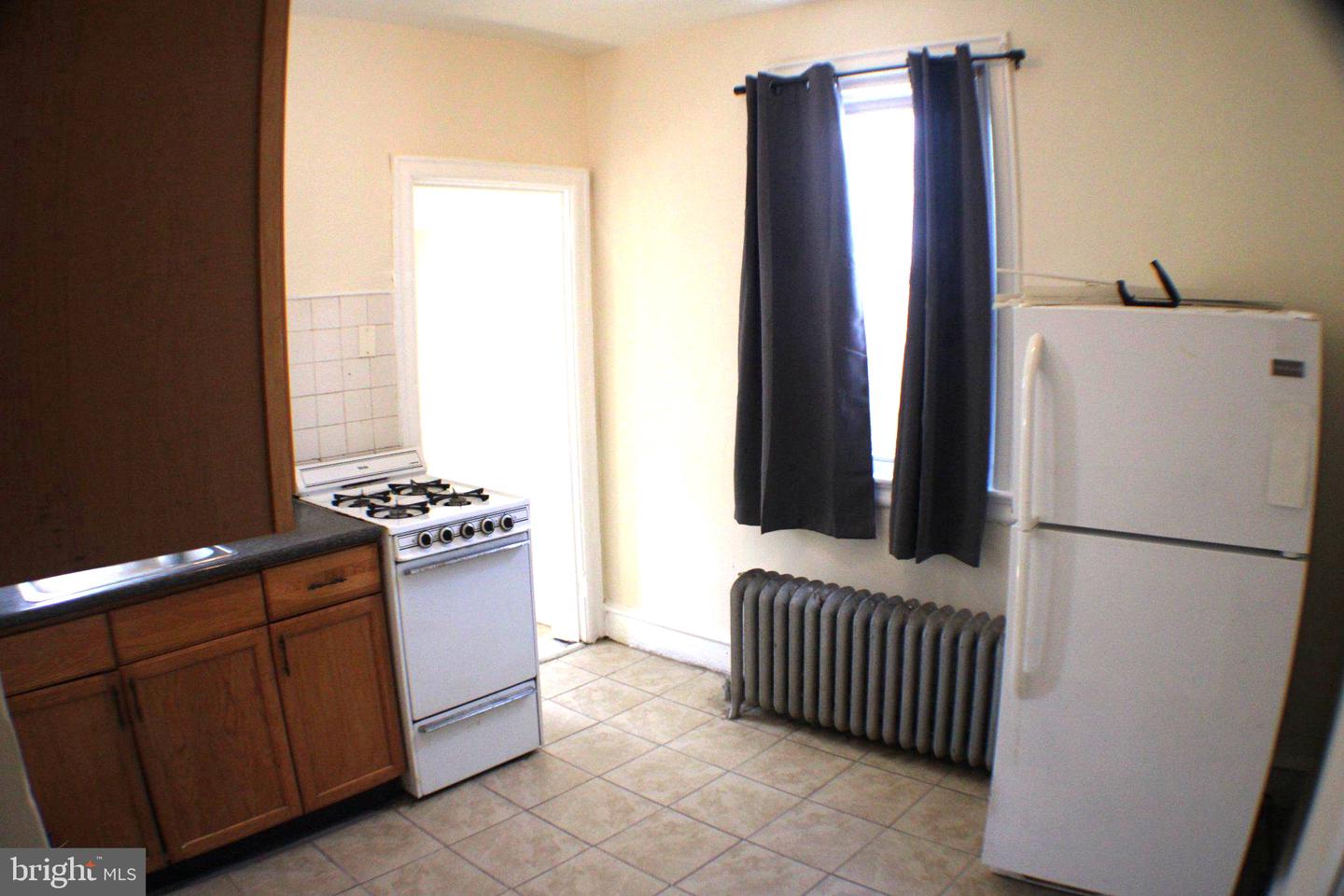 446 Roselyn St Property Photo 8