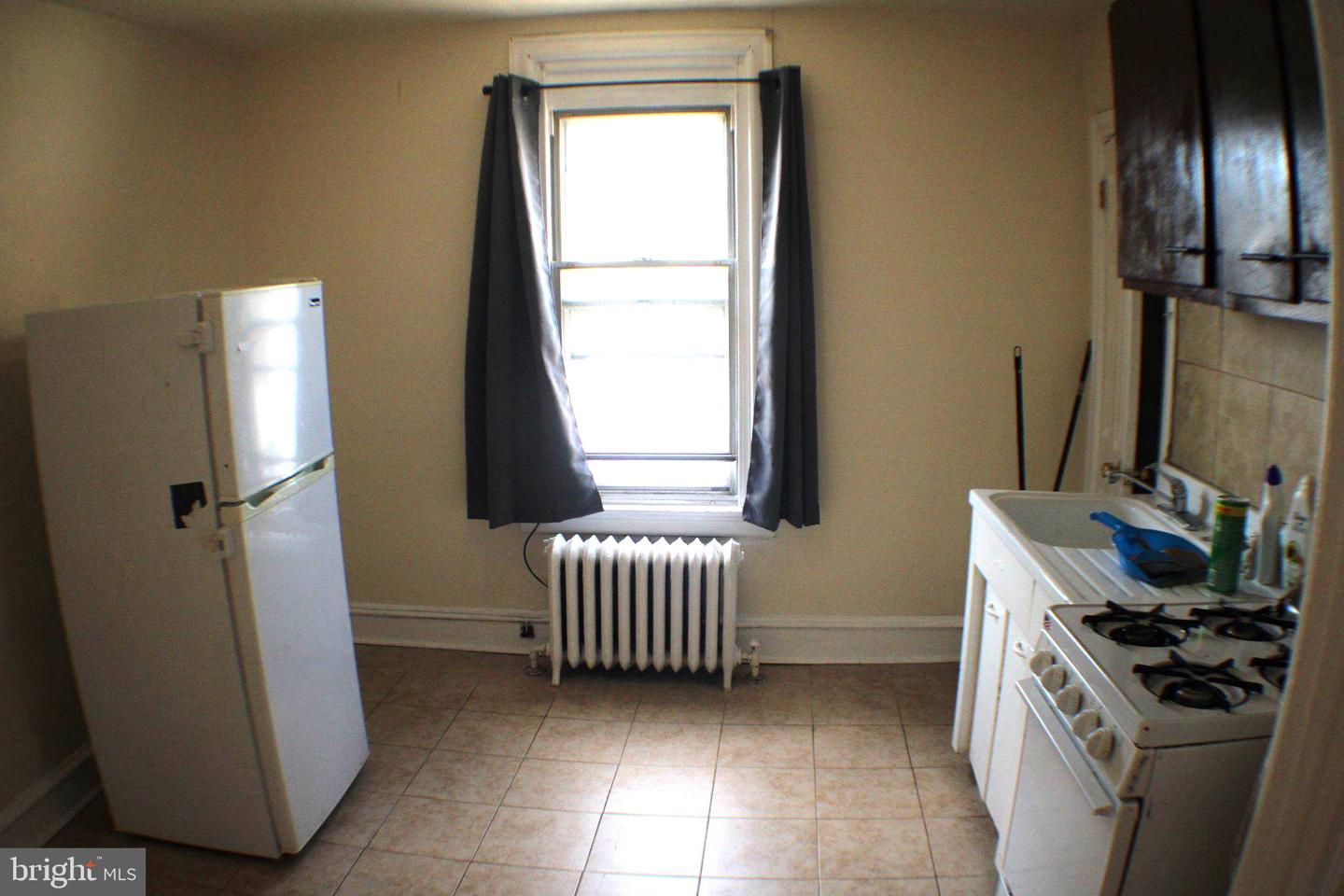 446 Roselyn St Property Photo 13