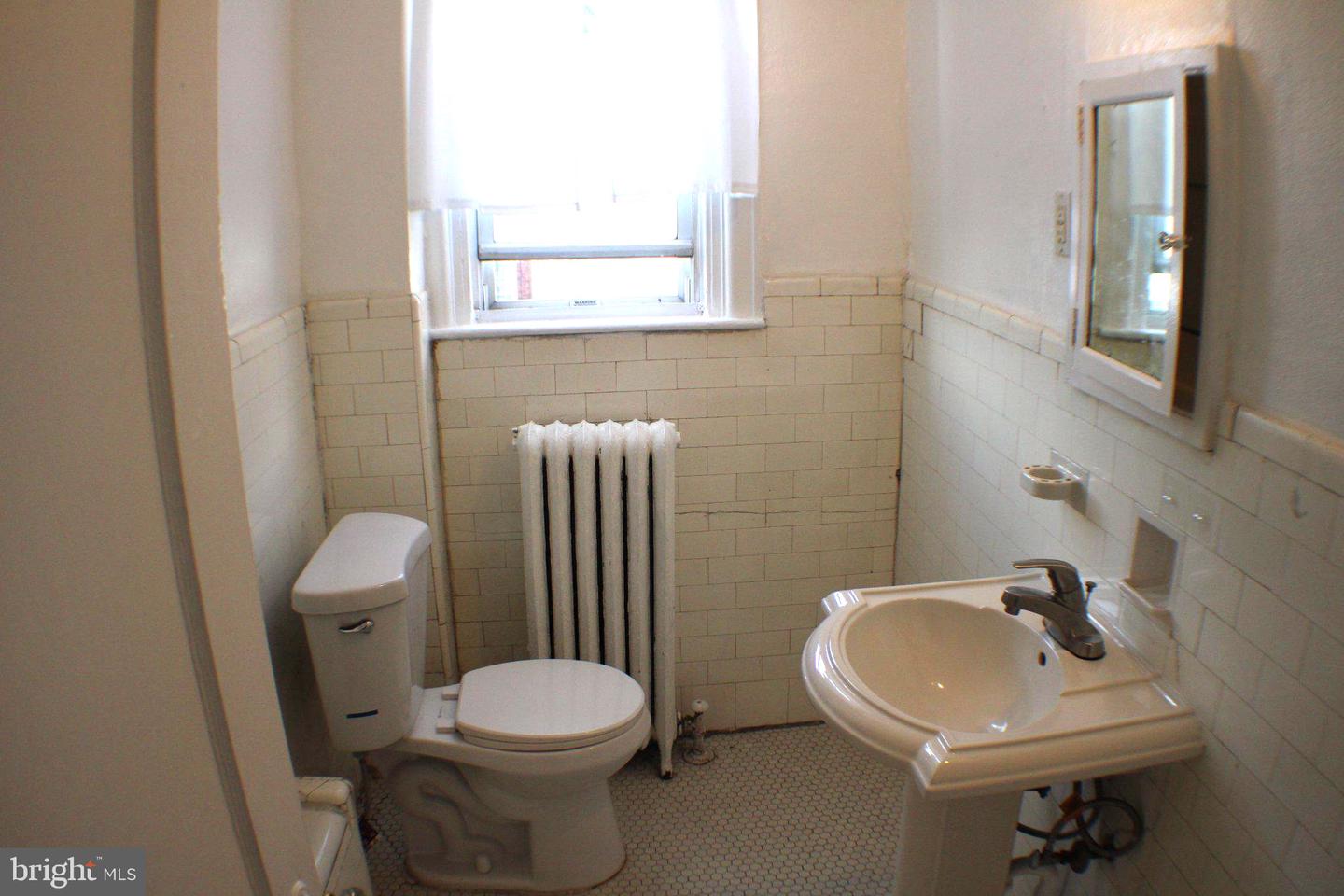 446 Roselyn St Property Photo 14