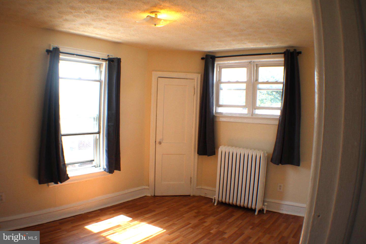 446 Roselyn St Property Photo 15