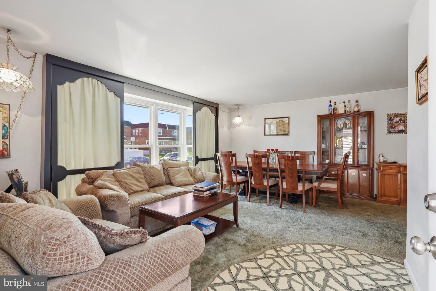 2127 Hoffnagle St Property Photo 4