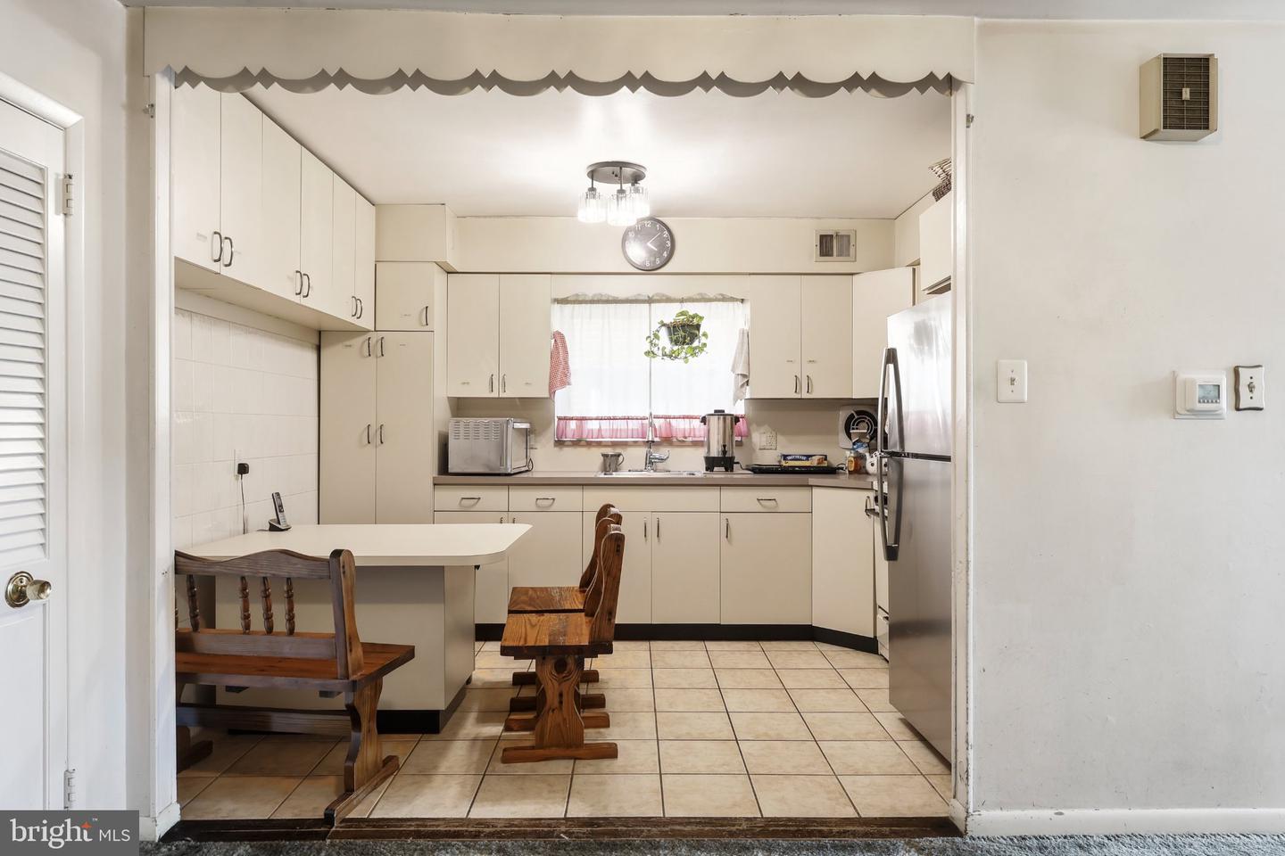 2127 Hoffnagle St Property Photo 5