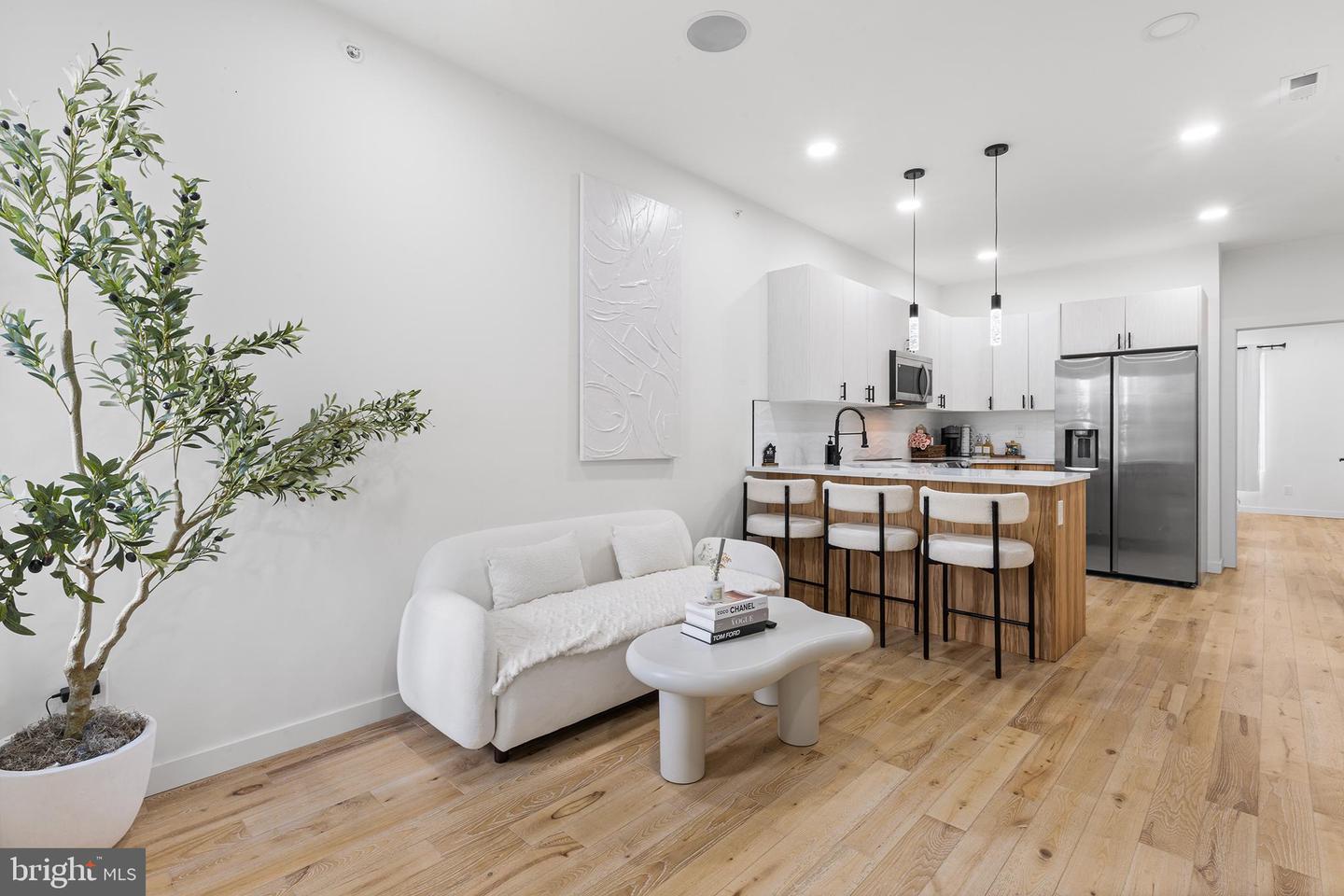 647 N 41st St #unit C Property Photo 3