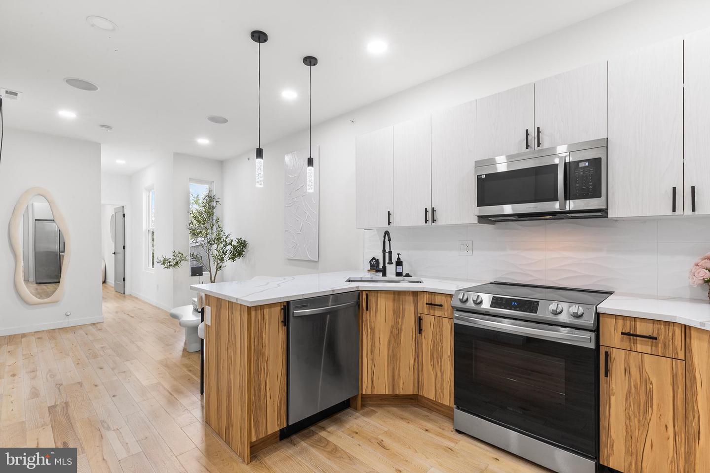 647 N 41st St #unit C Property Photo 6