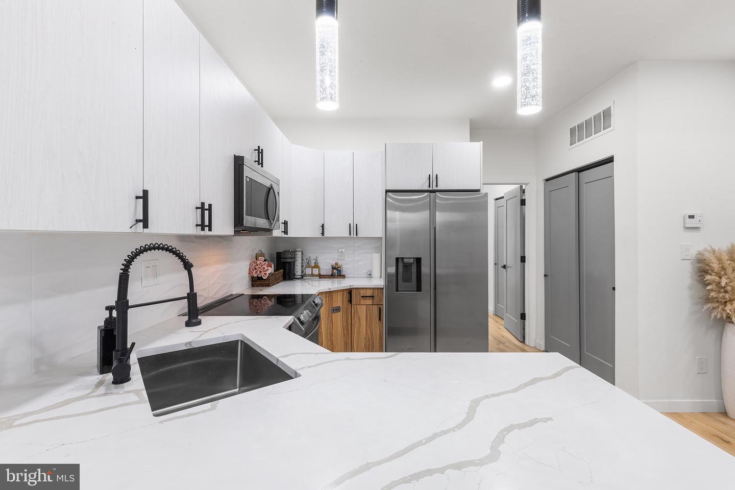 647 N 41st St #unit C Property Photo 15