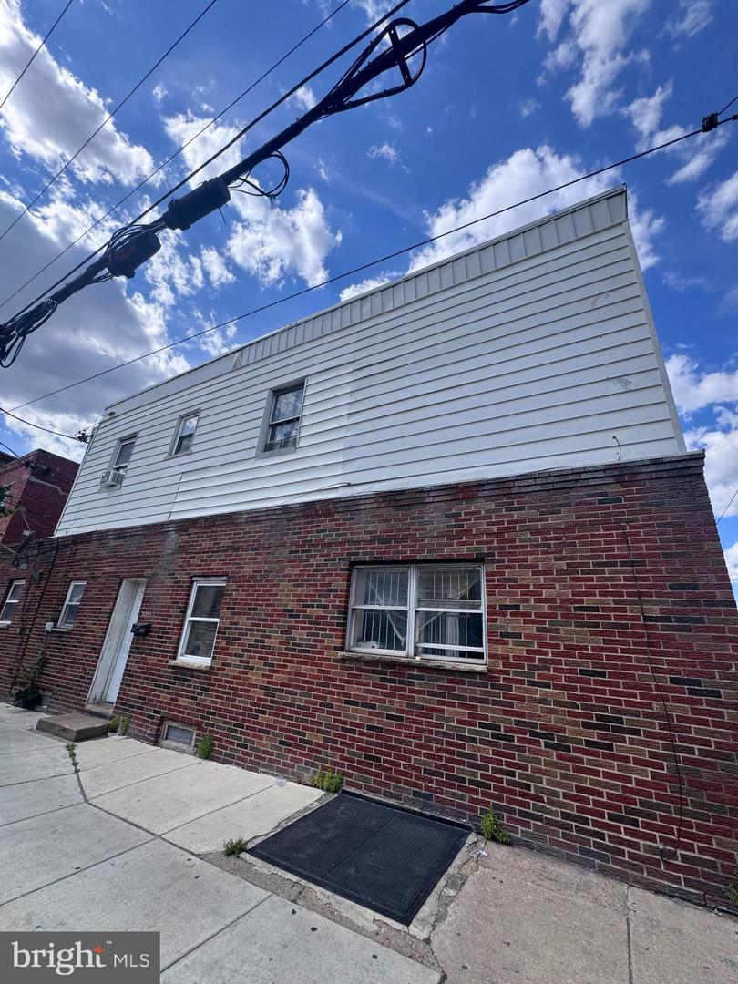 2554 S SHERIDAN ST Property Photo 1
