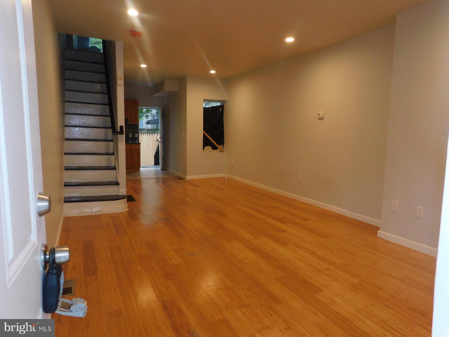 2526 N Myrtlewood St Property Photo 2