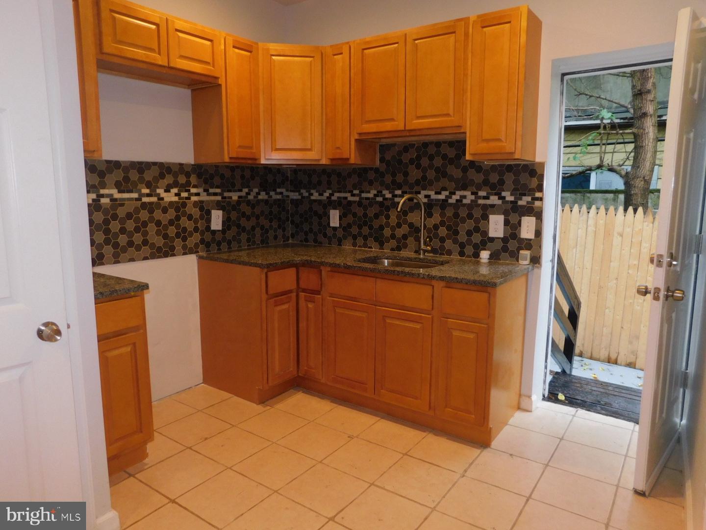 2526 N Myrtlewood St Property Photo 4