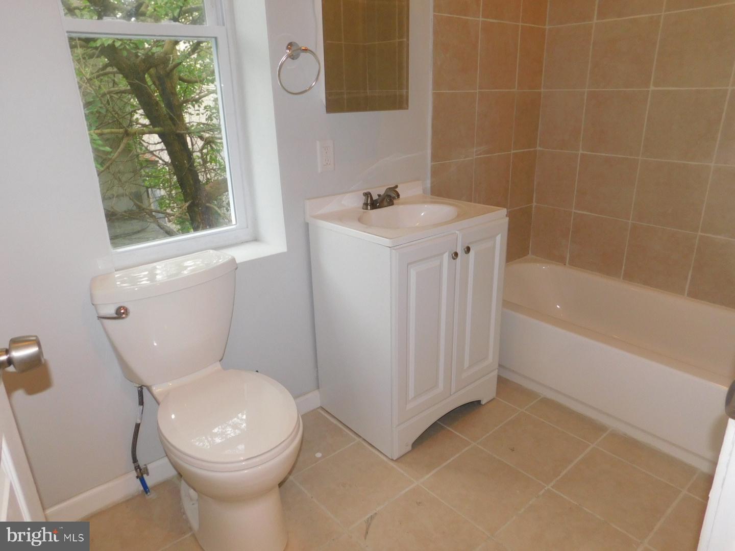2526 N Myrtlewood St Property Photo 5