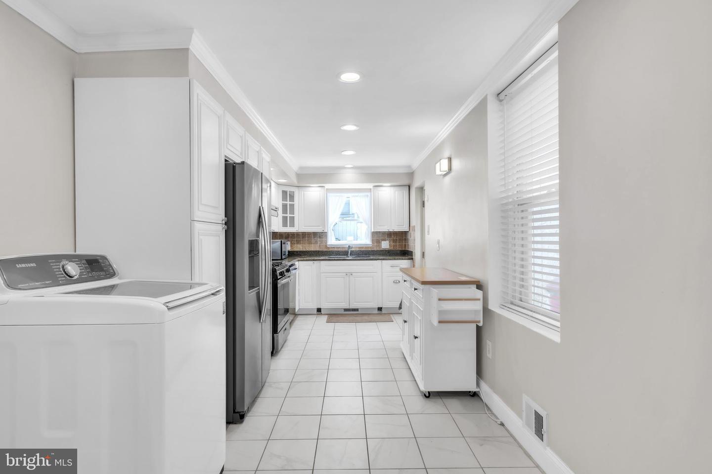 719 N Uber St Property Photo 4