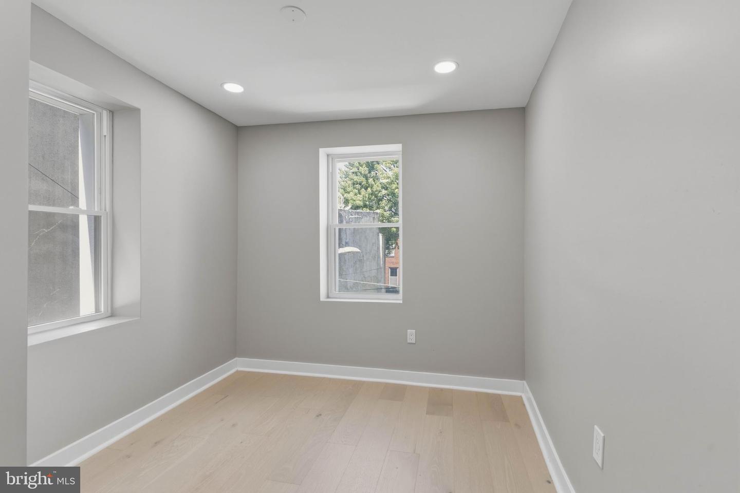 1725 W Thompson St Property Photo 15