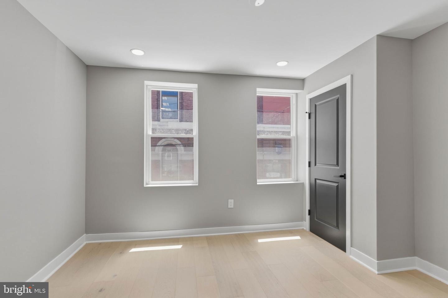 1725 W Thompson St Property Photo 24