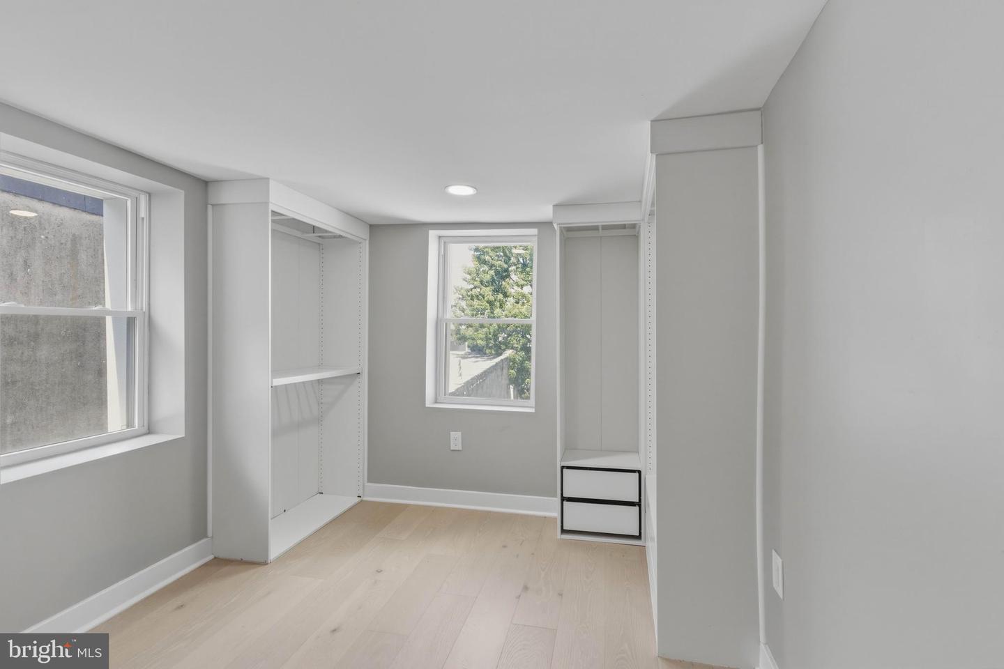 1725 W Thompson St Property Photo 33