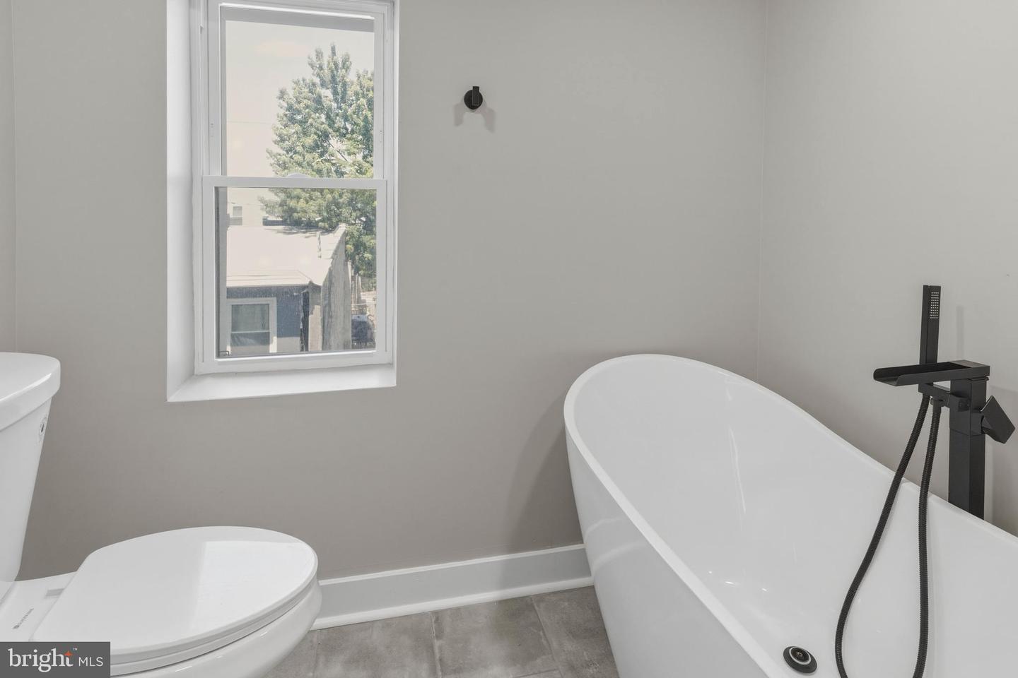 1725 W Thompson St Property Photo 42