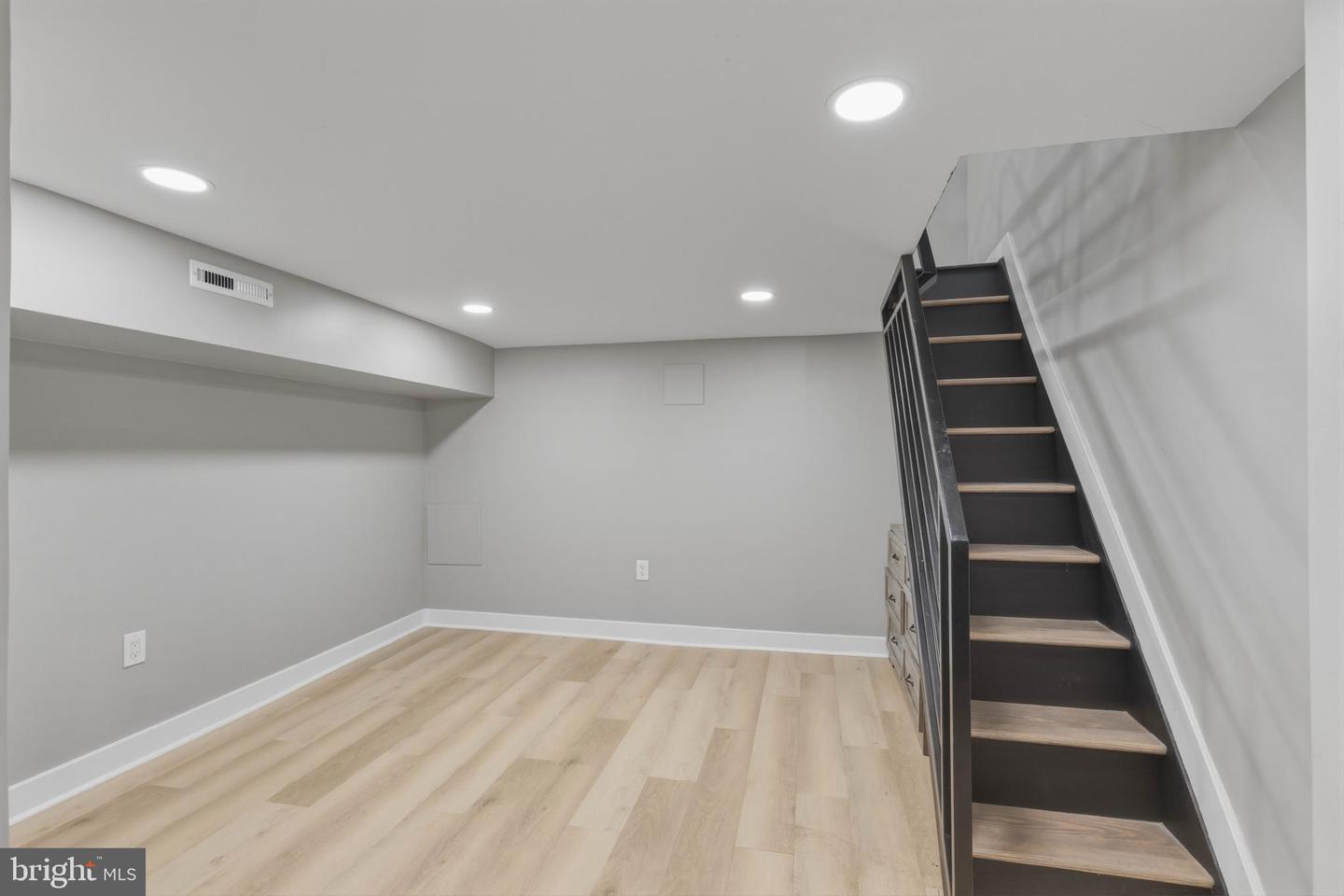 1725 W Thompson St Property Photo 44