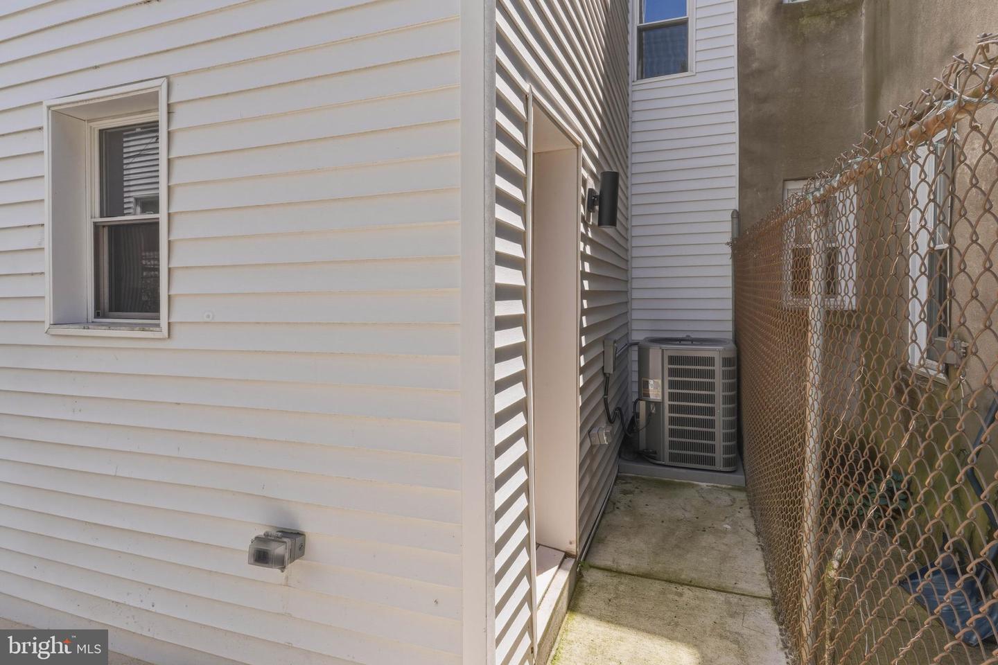 1725 W Thompson St Property Photo 48
