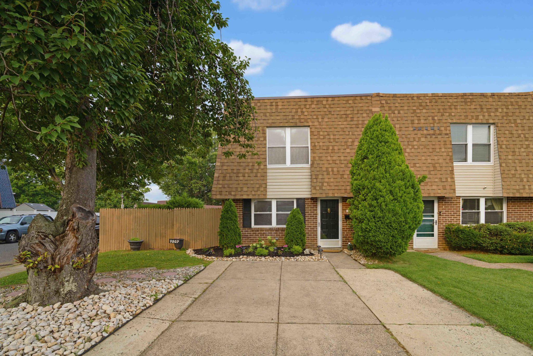 9807 Cowden St Property Photo 1