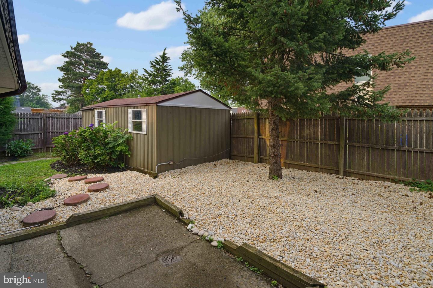 9807 Cowden St Property Photo 4