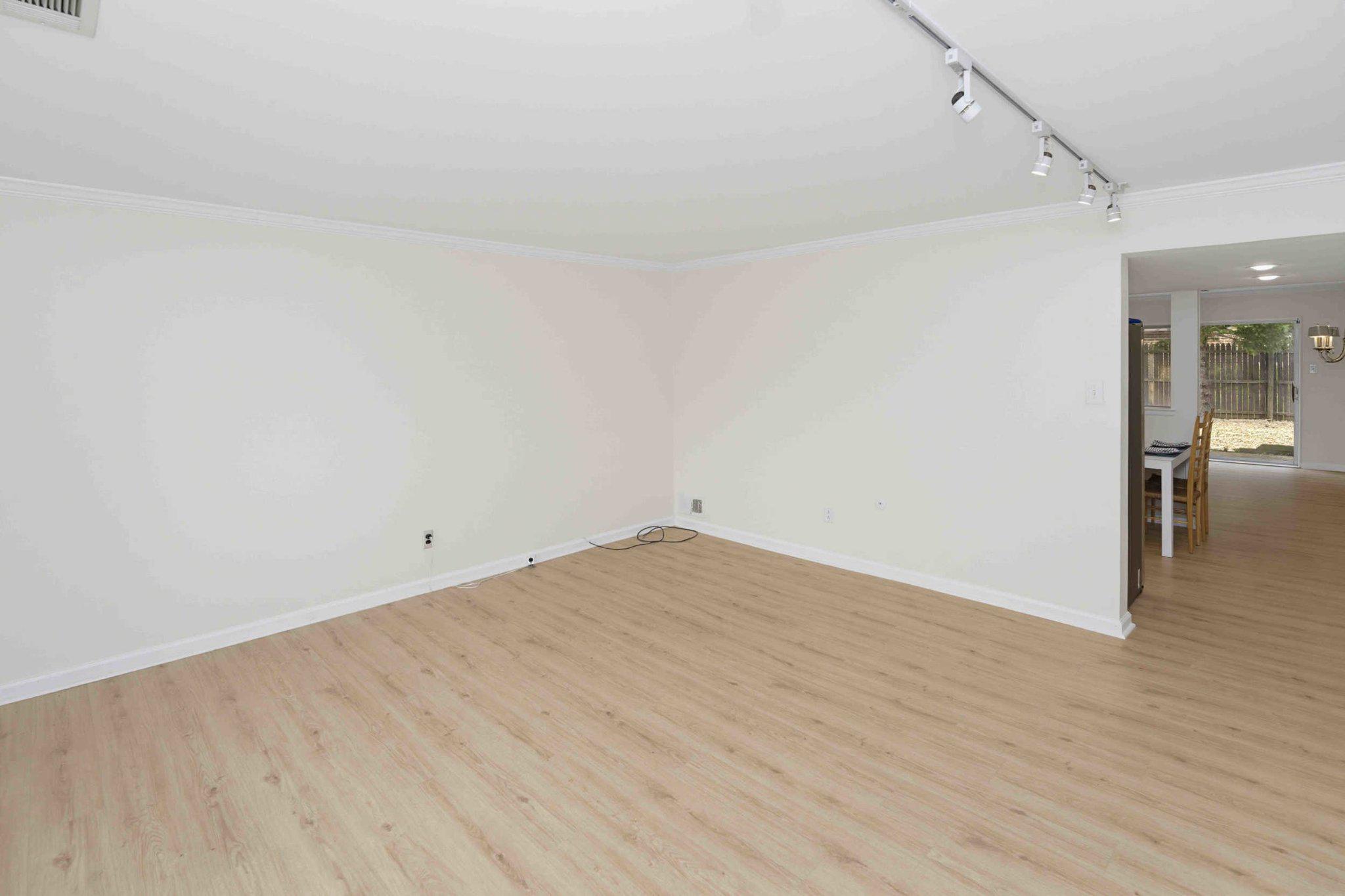 9807 Cowden St Property Photo 5