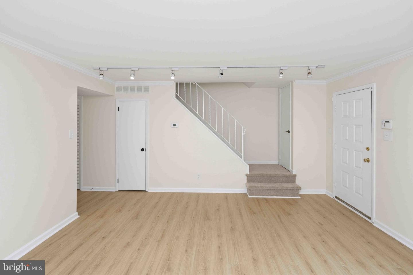 9807 Cowden St Property Photo 6