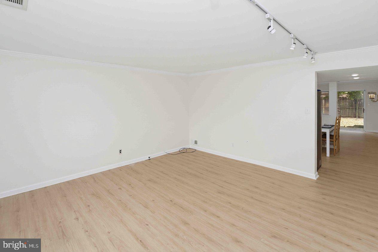 9807 Cowden St Property Photo 6