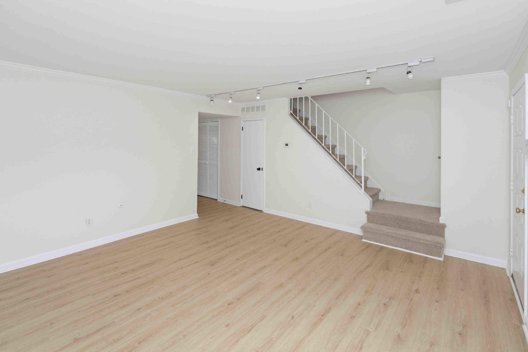 9807 Cowden St Property Photo 7