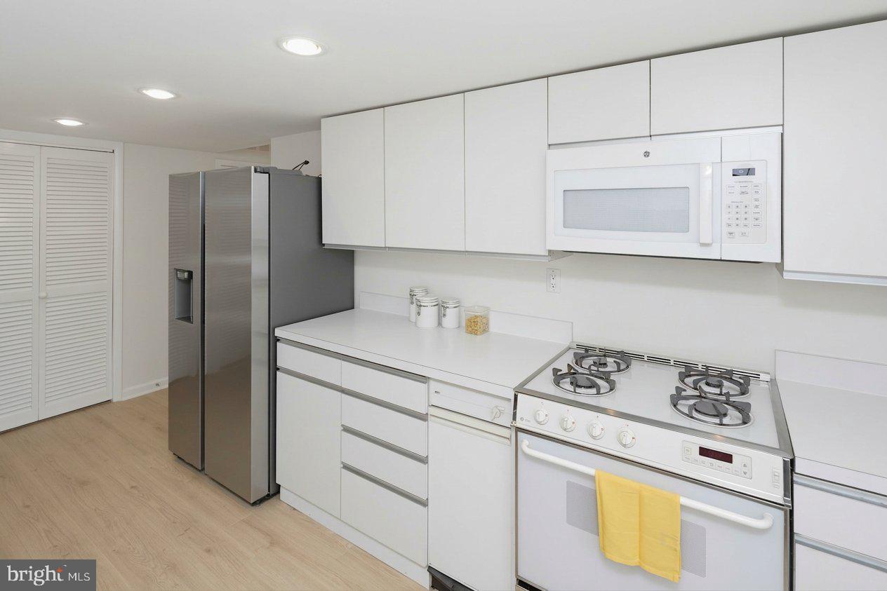 9807 Cowden St Property Photo 10