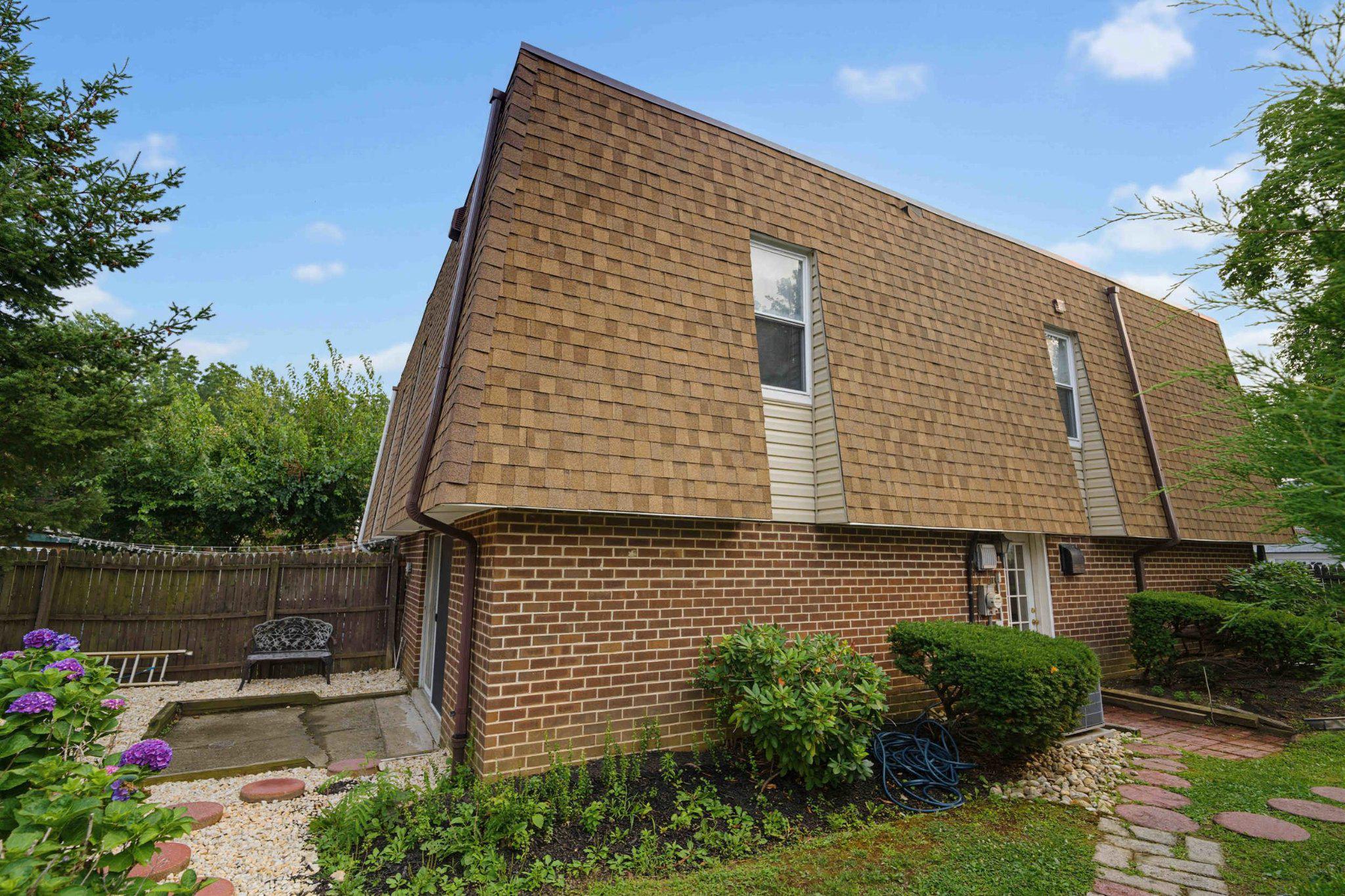 9807 Cowden St Property Photo 28