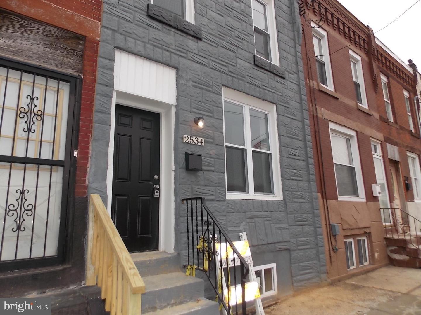 2534 W York St Property Photo 1