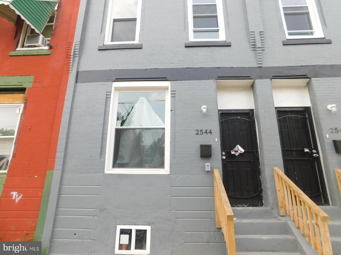 2544 N Sydenham St Property Photo 1